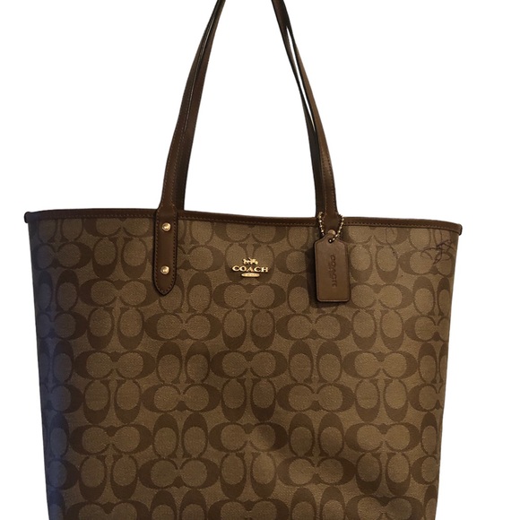 Coach Reversible Signature Saddle Tote Bag With Detachable Pouch. ON HOLD - Picture 2 of 16